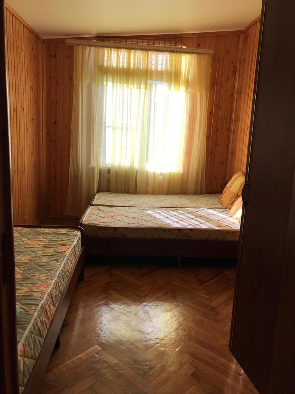 Гостевой Дом С Садом Hotel Гагра Екстериор снимка