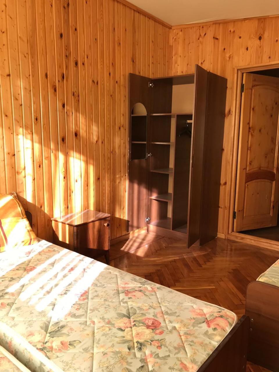 Гостевой Дом С Садом Hotel Гагра Екстериор снимка