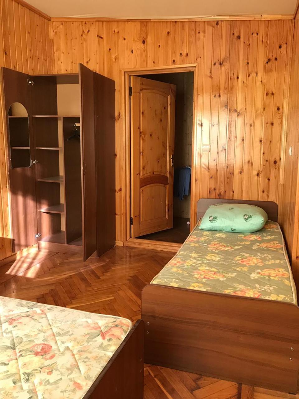 Гостевой Дом С Садом Hotel Гагра Екстериор снимка